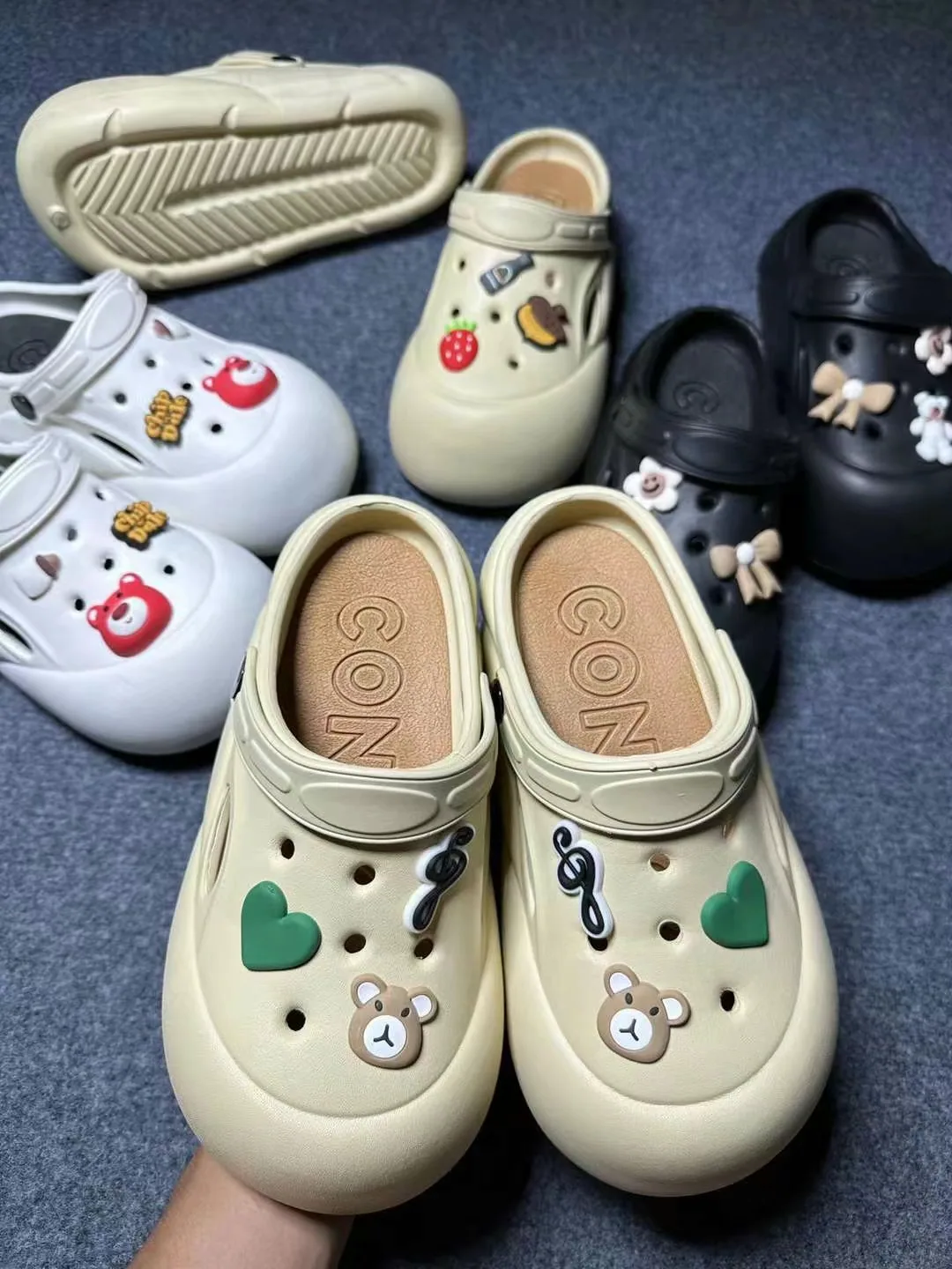 Exquisite height increasing hole shoes, panda style, 2024 summer outdoor wear, feel like stepping on poop, beach anti slip toe c 3