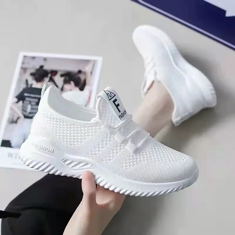 รองเท้าลำลองสตรีรุ่นใหม่ที่ถักทอ รองเท้ากีฬาพื้นนุ่มสบาย รองเท้านักเรียนที่ทันสมัยและมีน้ำหนักเบา 4