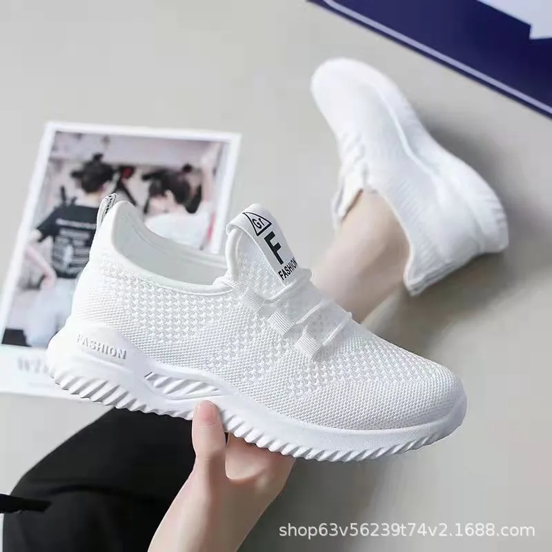 รองเท้าลำลองสตรีรุ่นใหม่ที่ถักทอ รองเท้ากีฬาพื้นนุ่มสบาย รองเท้านักเรียนที่ทันสมัยและมีน้ำหนักเบา