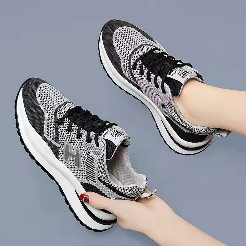 Spring new Flyknit women's sports shoes, fashionable and versatile running shoes, mesh casual women's student shoes, foreign tra 2