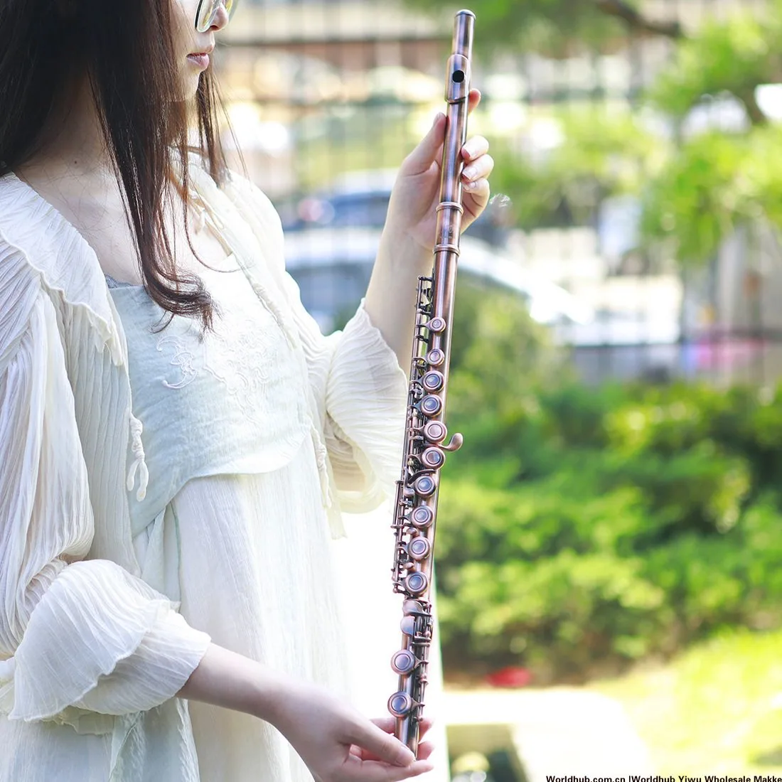 16 hole flute with C/C key and E key, arranged in a red antique style flute, for beginners to play in a band and for grading pur