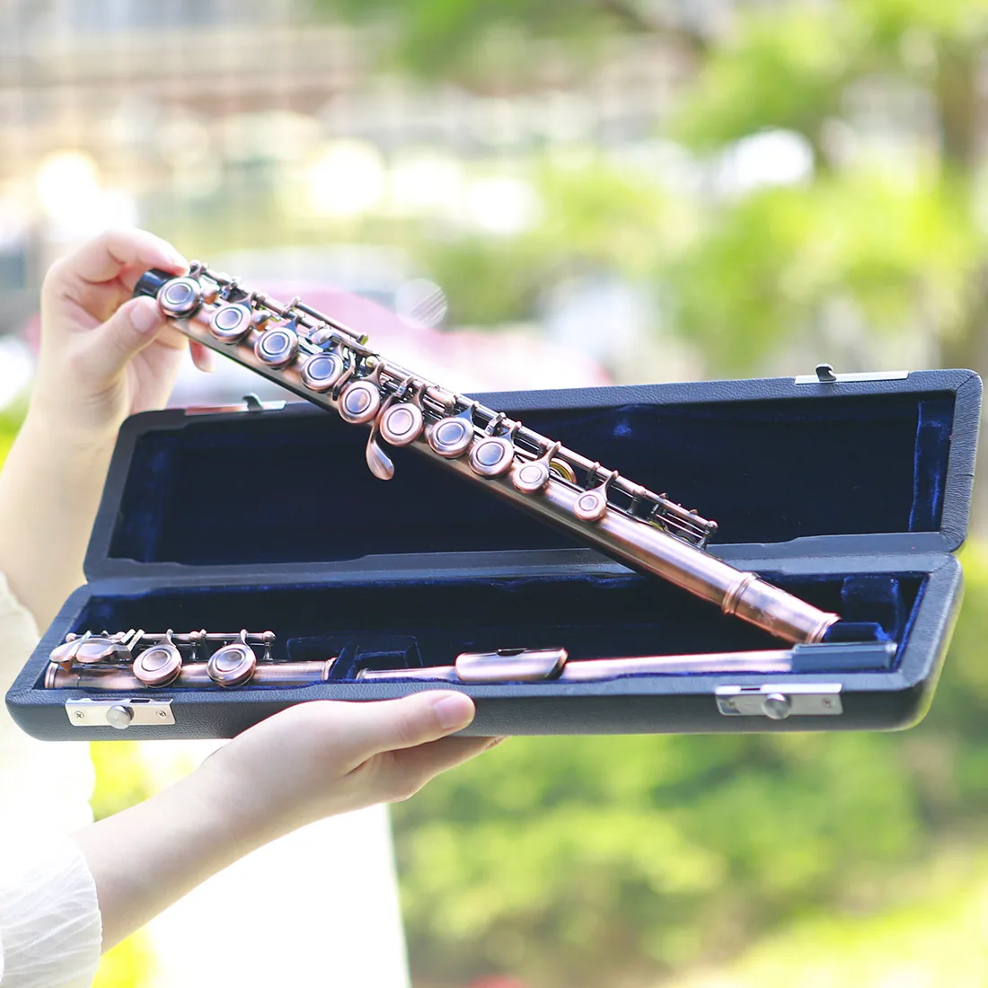 16 hole flute with C/C key and E key, arranged in a red antique style flute, for beginners to play in a band and for grading pur 13