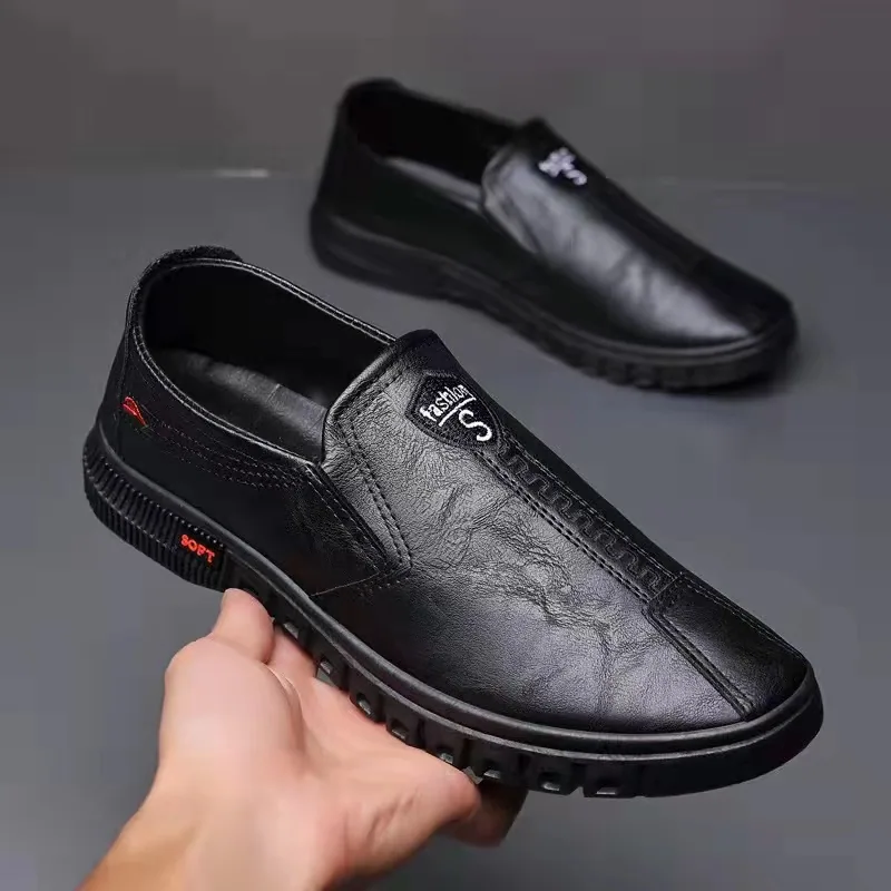 Men's leather shoe manufacturers wholesale 2023 summer new casual shoes, men's soft soled trendy single shoes, one foot stepping 2