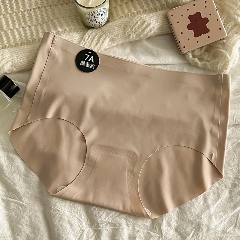 7A mulberry silk crotch Japanese style close fitting skin friendly seamless underwear for women, mid waist girls, student triang 4