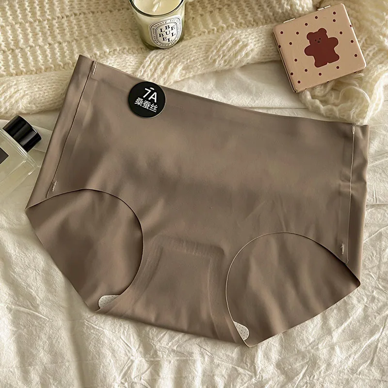 7A mulberry silk crotch Japanese style close fitting skin friendly seamless underwear for women, mid waist girls, student triang 5