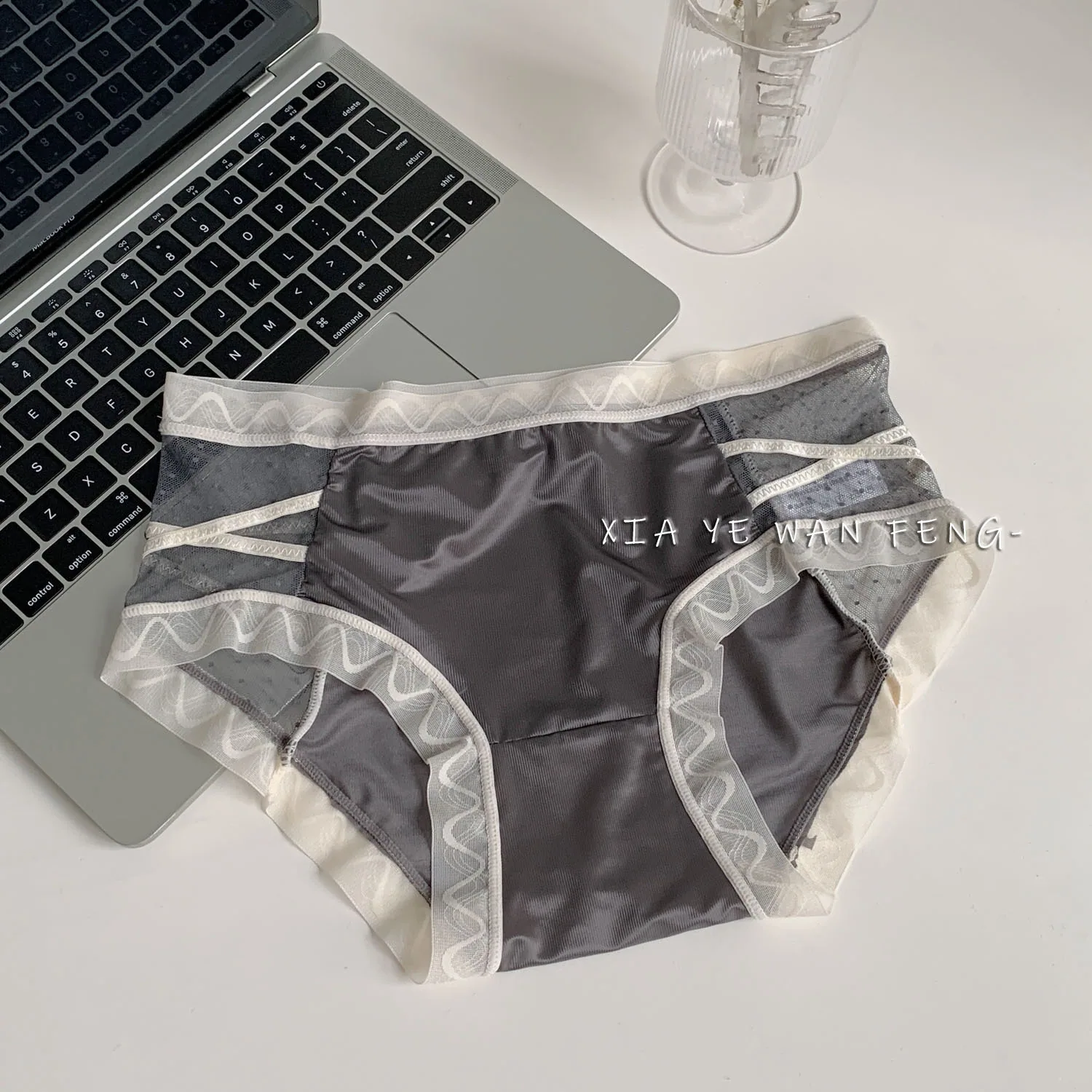 パレスシルク〜女性用日本のセクシーなレースの下着、シームレスで通気性のあるアイスシルクガール、ミッドウエストトライアングルパンツ 3
