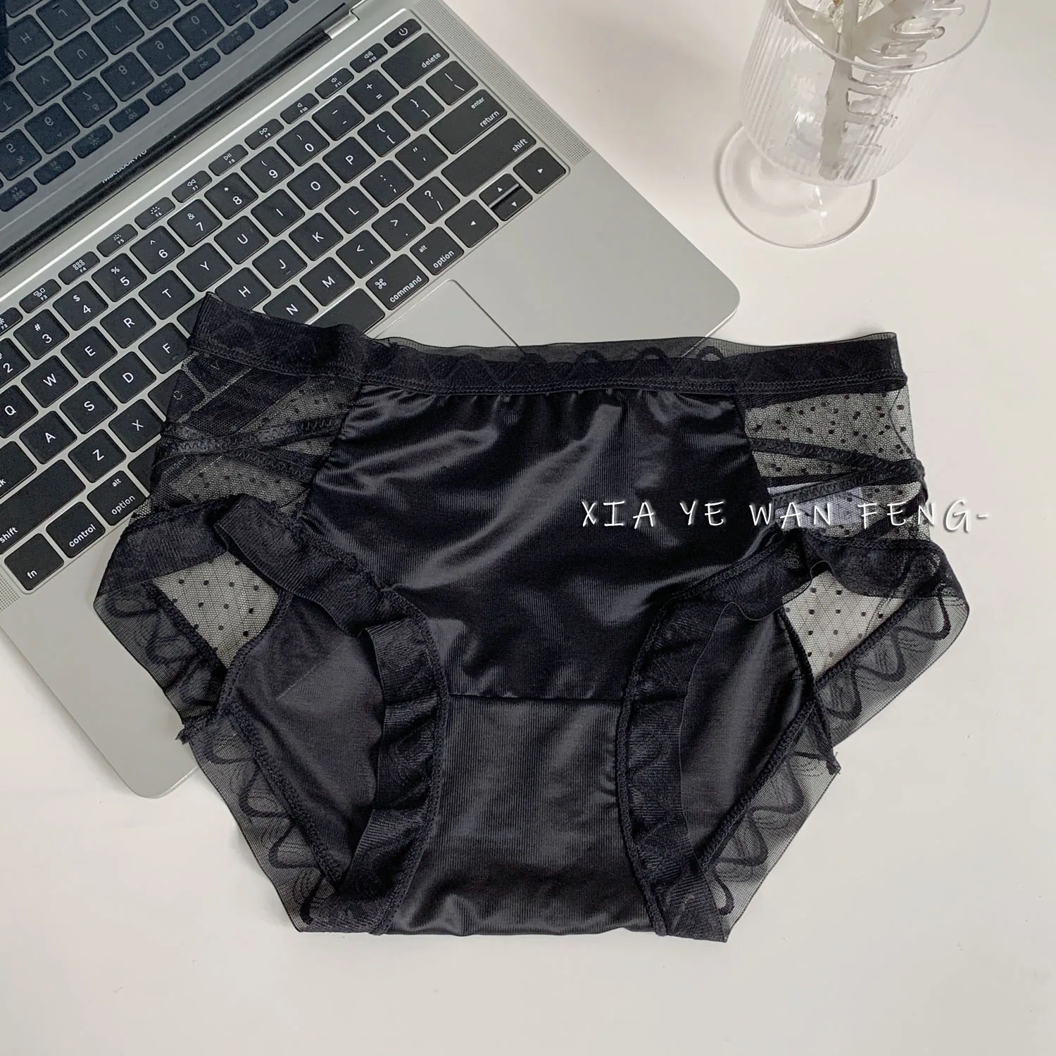 パレスシルク〜女性用日本のセクシーなレースの下着、シームレスで通気性のあるアイスシルクガール、ミッドウエストトライアングルパンツ 2