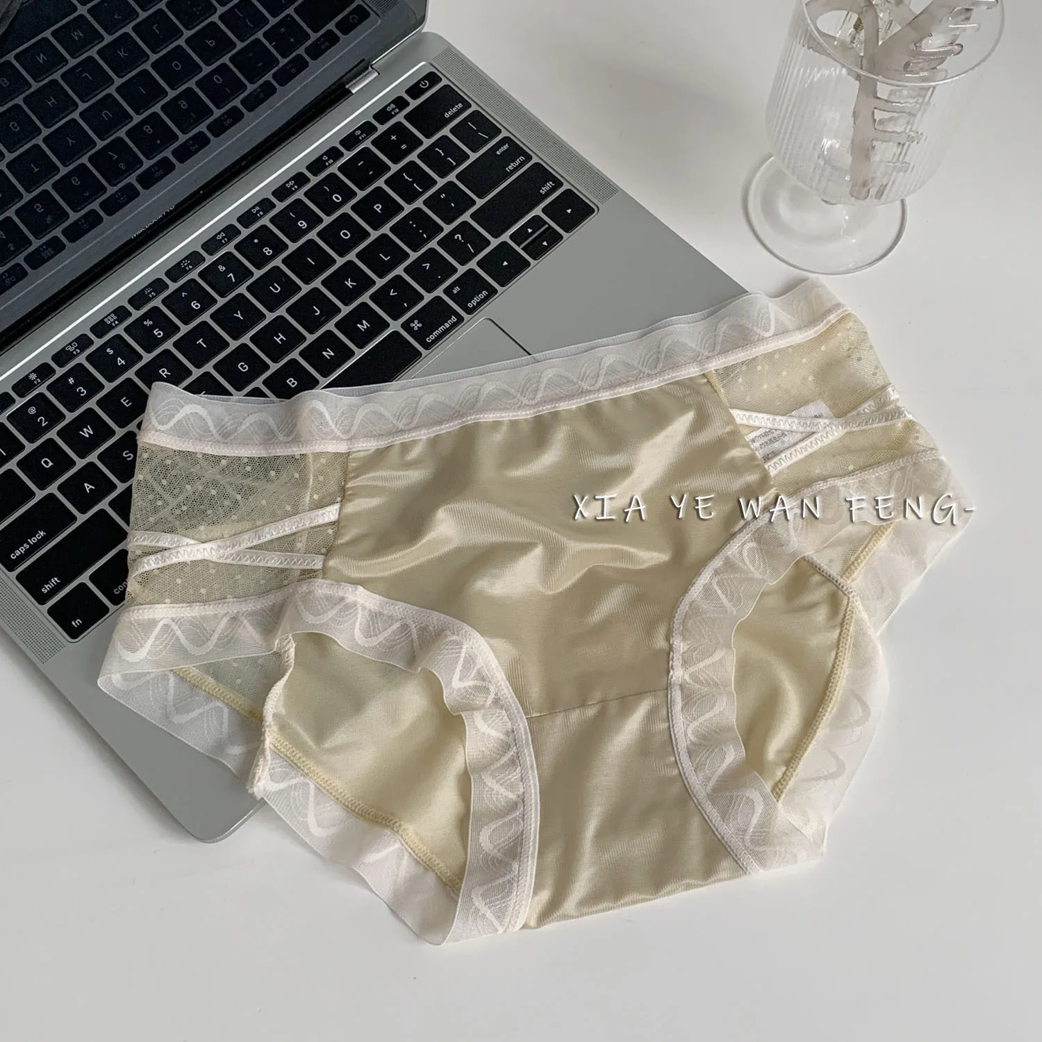 パレスシルク〜女性用日本のセクシーなレースの下着、シームレスで通気性のあるアイスシルクガール、ミッドウエストトライアングルパンツ 5