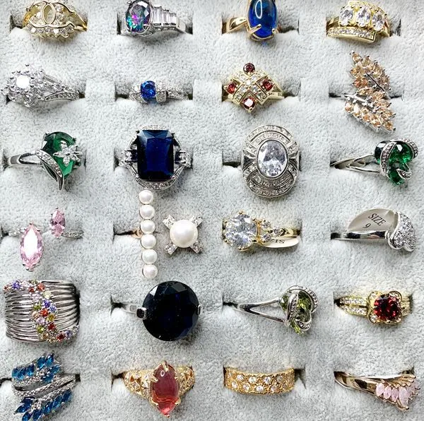 Heißer Verkauf europäischer und amerikanischer Schmuck, übertriebene Mode, Mikro-Intarsien-Edelsteinring, Retro-Luxus, bunter Zirkonring 16