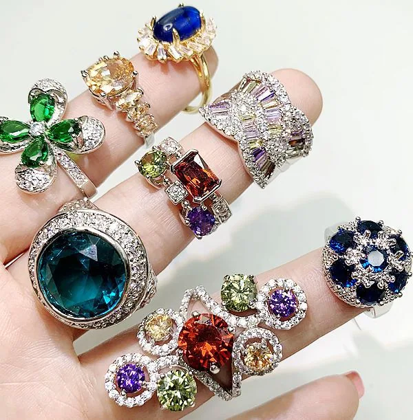 Heißer Verkauf europäischer und amerikanischer Schmuck, übertriebene Mode, Mikro-Intarsien-Edelsteinring, Retro-Luxus, bunter Zirkonring 7
