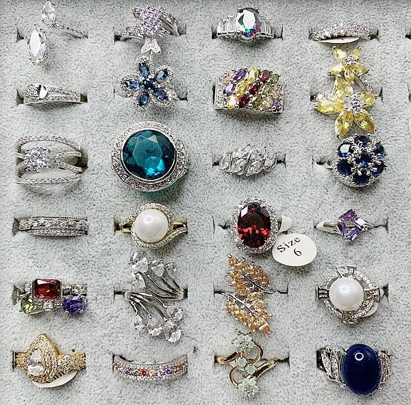 Heißer Verkauf europäischer und amerikanischer Schmuck, übertriebene Mode, Mikro-Intarsien-Edelsteinring, Retro-Luxus, bunter Zirkonring 15