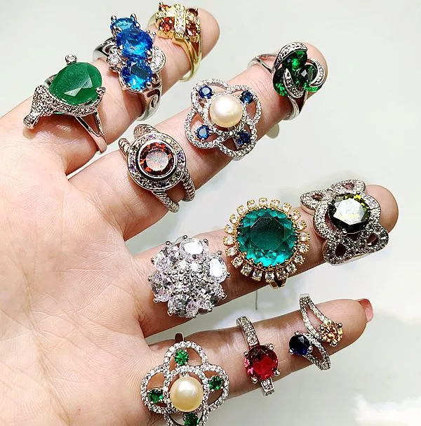 Heißer Verkauf europäischer und amerikanischer Schmuck, übertriebene Mode, Mikro-Intarsien-Edelsteinring, Retro-Luxus, bunter Zirkonring 11