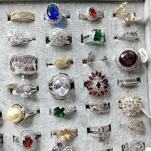 Heißer Verkauf europäischer und amerikanischer Schmuck, übertriebene Mode, Mikro-Intarsien-Edelsteinring, Retro-Luxus, bunter Zirkonring 19