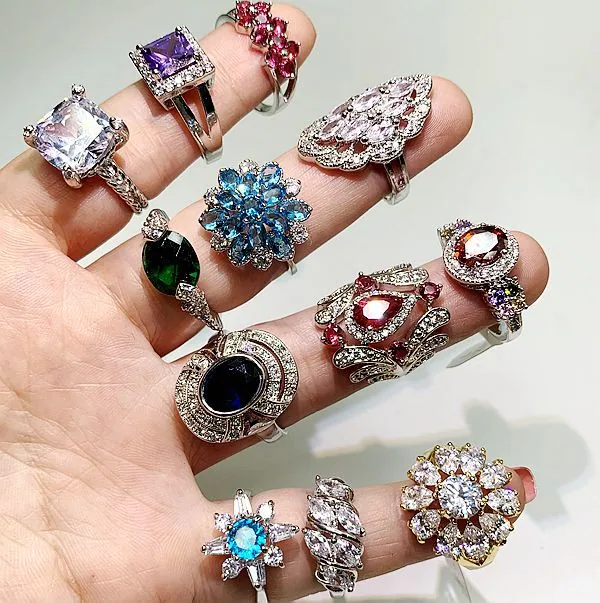 Heißer Verkauf europäischer und amerikanischer Schmuck, übertriebene Mode, Mikro-Intarsien-Edelsteinring, Retro-Luxus, bunter Zirkonring 8
