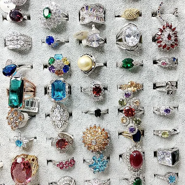 Heißer Verkauf europäischer und amerikanischer Schmuck, übertriebene Mode, Mikro-Intarsien-Edelsteinring, Retro-Luxus, bunter Zirkonring 4