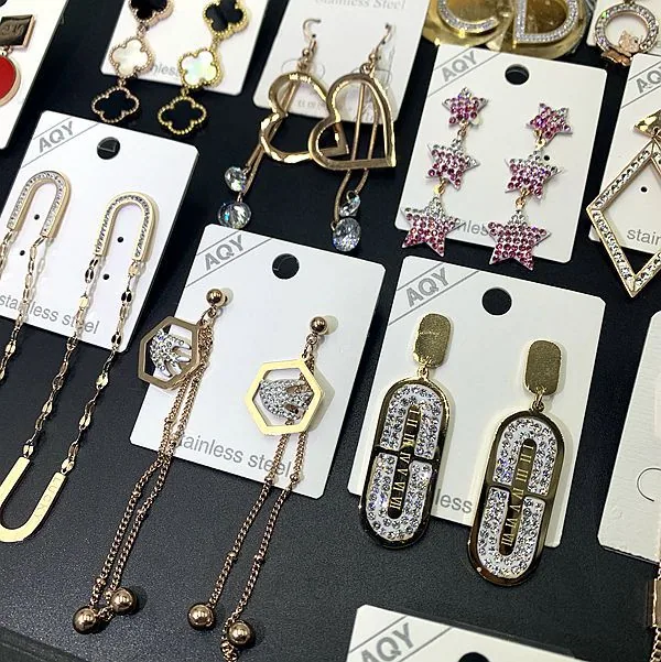 Titanium steel non fading furnace gold long earrings earrings earrings Korean version rose gold black stainless steel shell earr 3