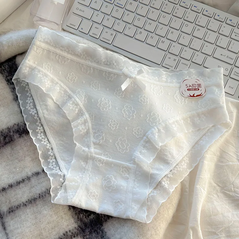 Cloud based Japanese underwear for women, pure cotton for girls, low waist, comfortable and breathable pure cotton triangle pant