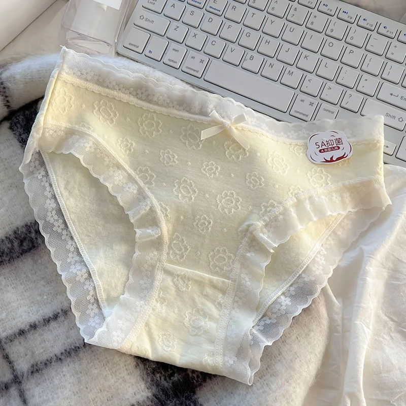 Cloud based Japanese underwear for women, pure cotton for girls, low waist, comfortable and breathable pure cotton triangle pant 5