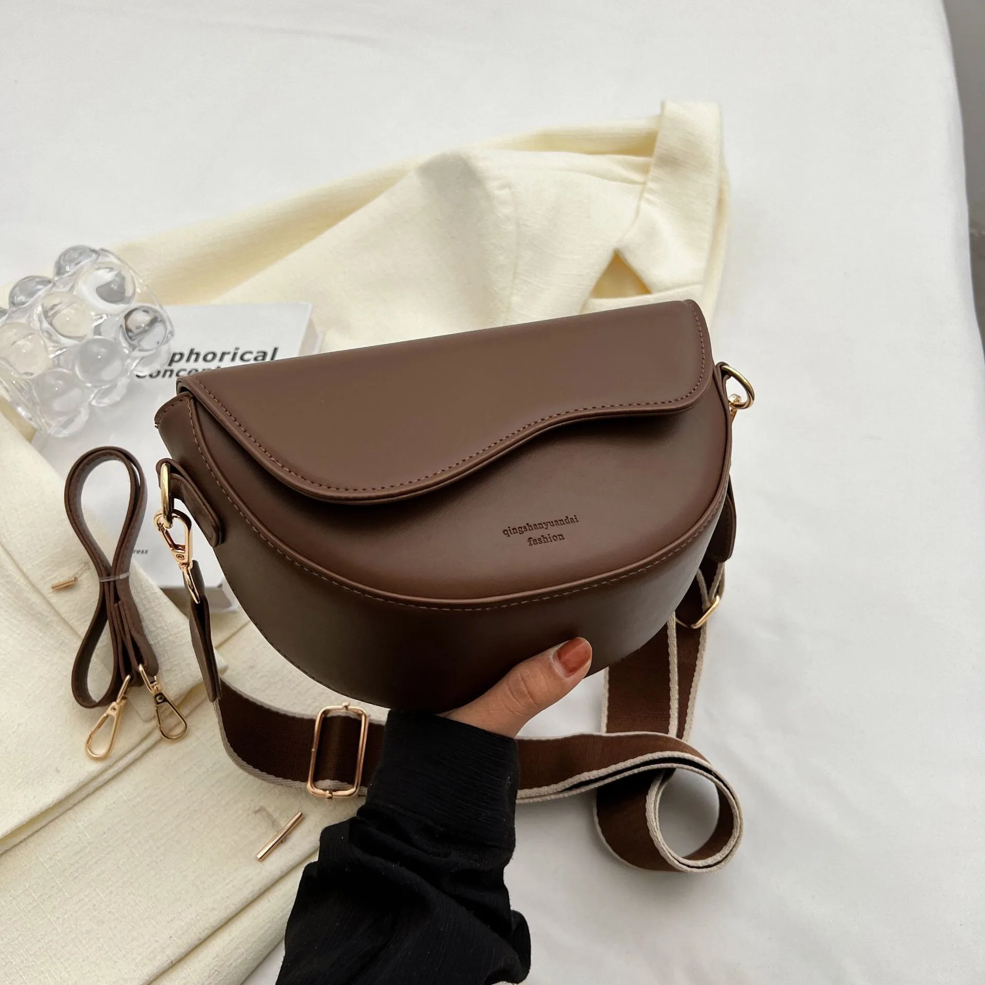 Womens bag 2024 new texture cross-border trend popular versatile crossbody bag fashionable small square bag shoulder bag sadd