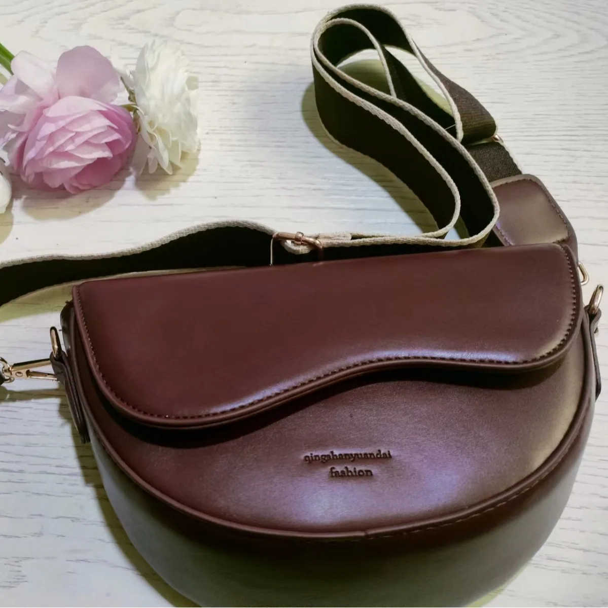 Womens bag 2024 new texture cross-border trend popular versatile crossbody bag fashionable small square bag shoulder bag saddle 4