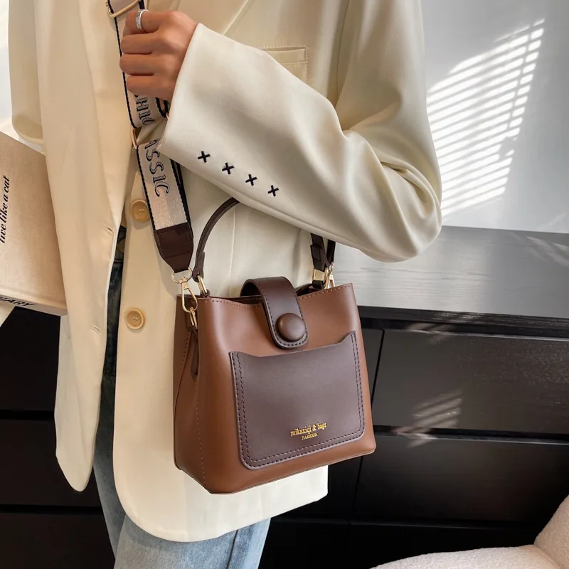 Wholesale 2024 new high-end texture cute temperament denim style small volume large capacity diagonal cross bucket bag womens ba 11