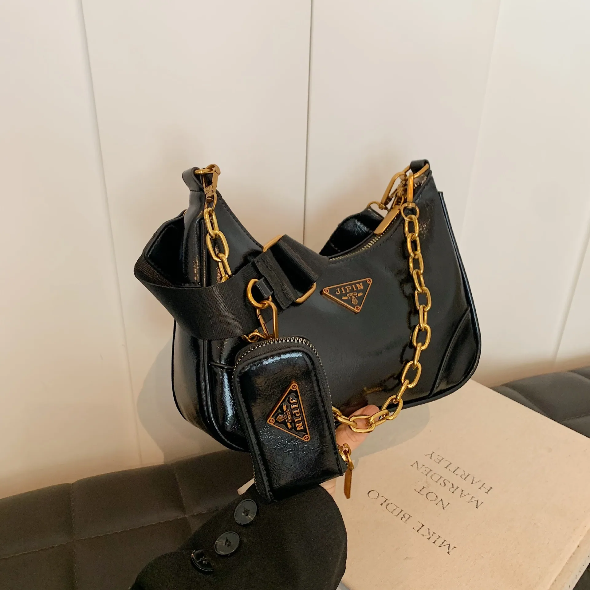 High end Western style niche design bag for women 2024 new popular and popular versatile crossbody bag, single shoulder armpit b