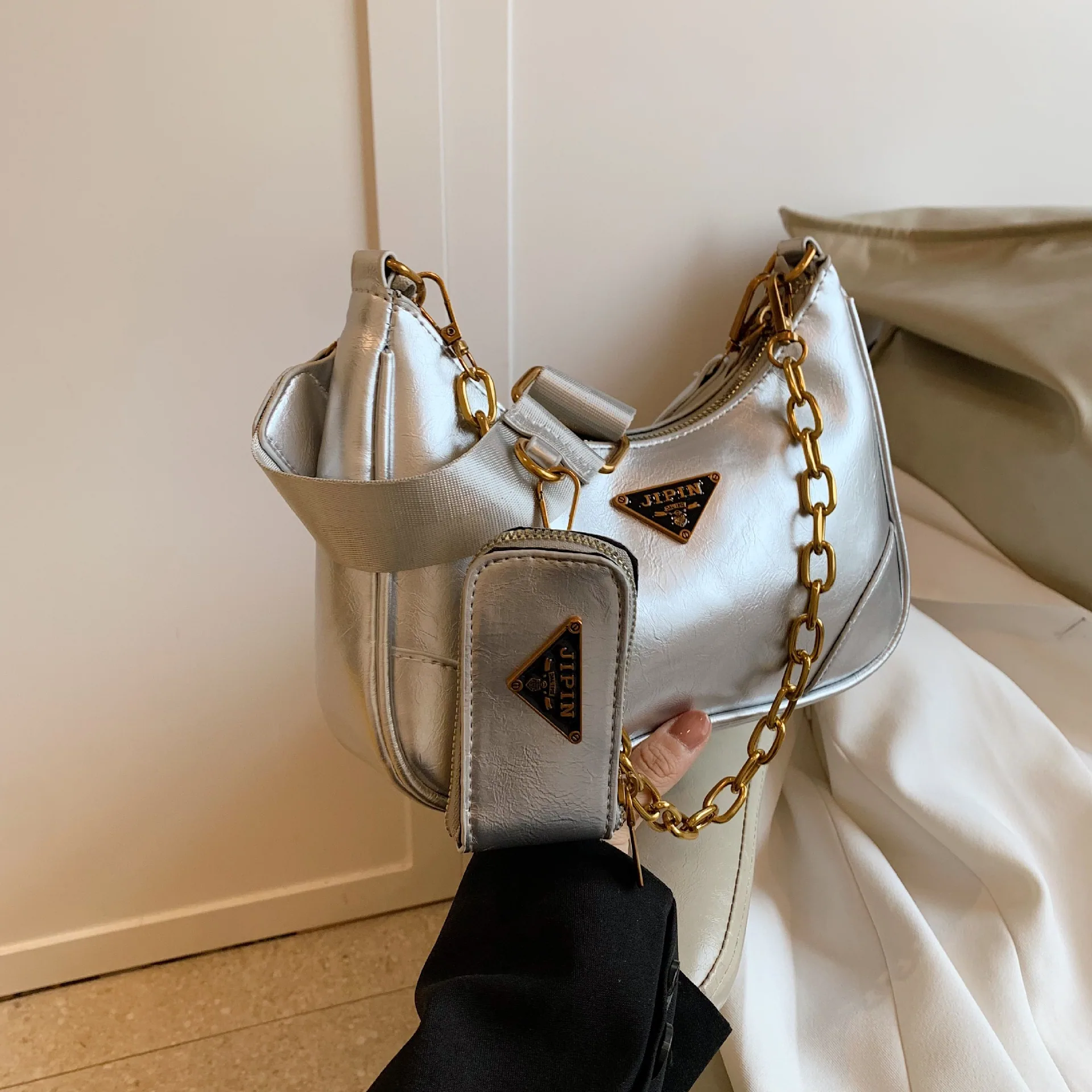 High end Western style niche design bag for women 2024 new popular and popular versatile crossbody bag, single shoulder armpit b 3