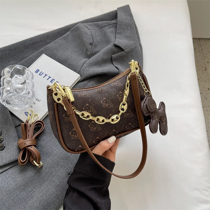 This years new handbag is popular among women, with a niche design. The crossbody bag is a fashionable and popular item with a h 3