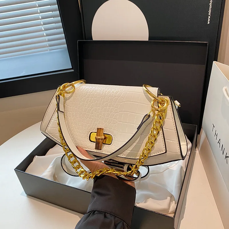 Womens bag autumn and winter new high-end sense niche cross-border crocodile pattern retro crossbody bag versatile explosive cha 2