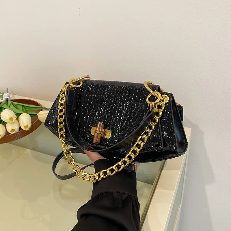 Womens bag autumn and winter new high-end sense niche cross-border crocodile pattern retro crossbody bag versatile explosive cha