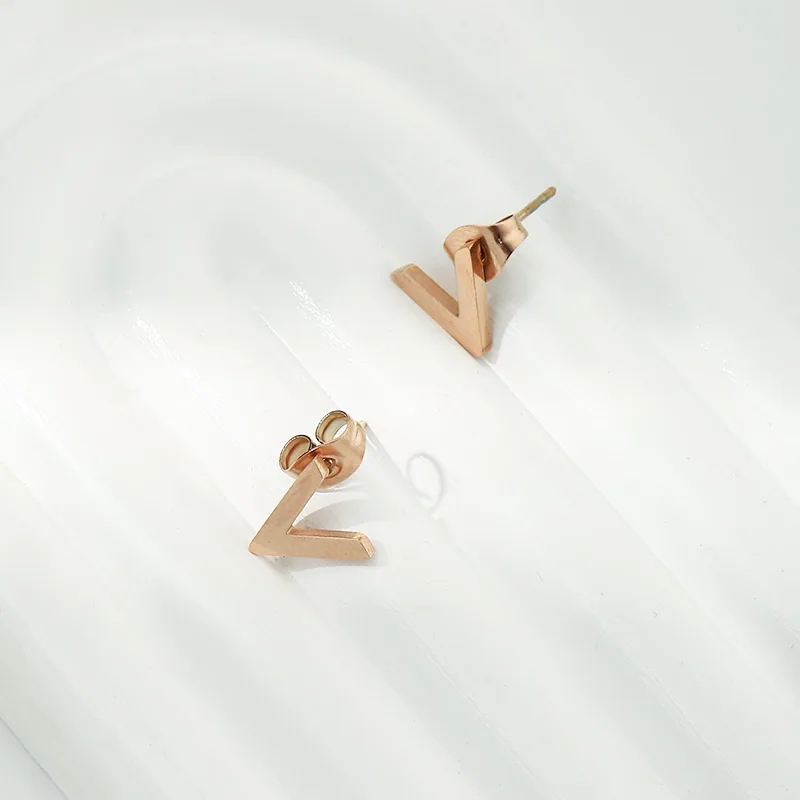 Cross border European and American letter V jewelry set, light luxury, simple fashion, versatile, high-end, exquisite earring br 3