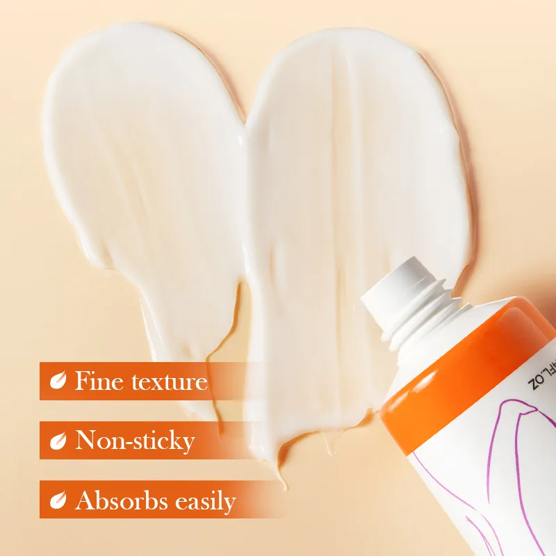 SADOER Oat Body Lotion texture detail close-up, gentle and non-irritating, skin-revitalizing moisturizing cream.