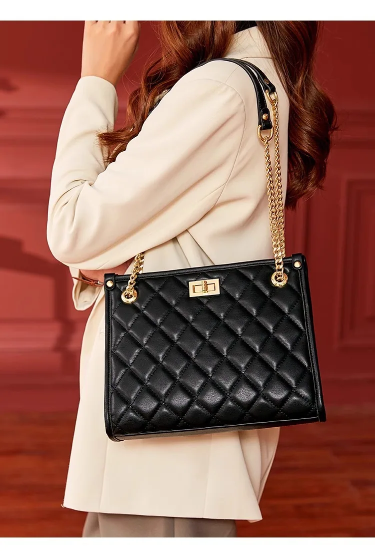 Fashionable casual large-capacity tote bag womens new 2024 large bag high-end niche commuter bag tide shoulder bag 17