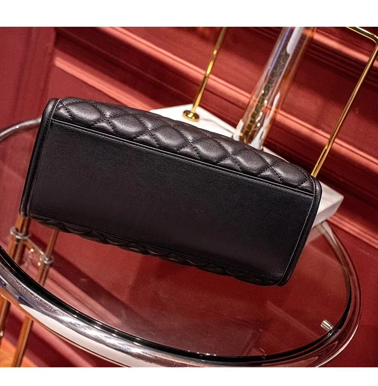 Fashionable casual large-capacity tote bag womens new 2024 large bag high-end niche commuter bag tide shoulder bag 28