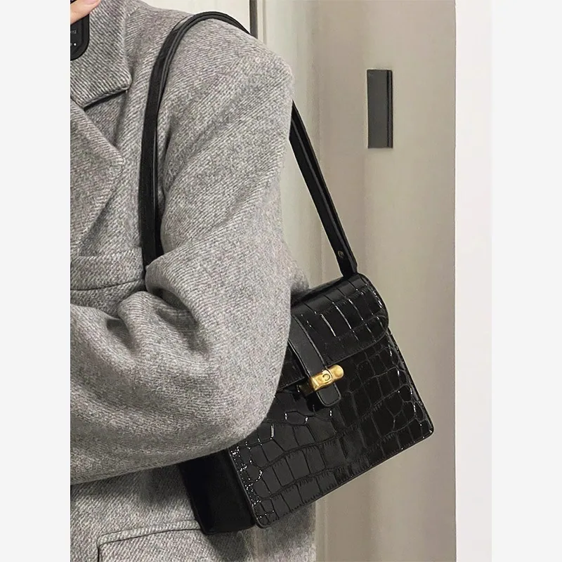 Summer Bag Womens 2024 New Fashion Hand-Held Shoulder Womens Bag Luxury Sense Foreign Versatile Crossbody Bag Mom Style 5