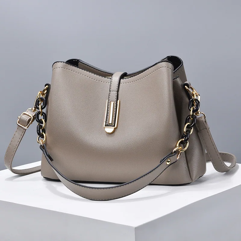 womens bag factory directly supplies new simple shell small bags, fashion chain bags, casual and versatile shoulder cros 5