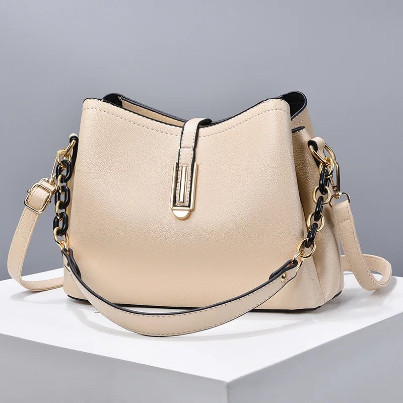 womens bag factory directly supplies new simple shell small bags, fashion chain bags, casual and versatile shoulder cros 3