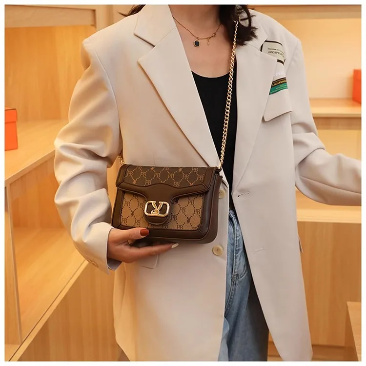 High-end texture bag 2024 new trendy bag bag womens foreign versatile ins niche crossbody bag fashion small square bag 19
