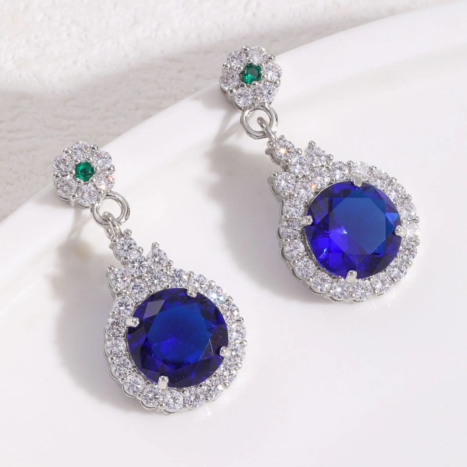 Kalung Safir Gaya Korea Jepang Baja Titanium Anting Bunga Desain Ceruk Wanita Perhiasan Cincin Berlian Penuh Klavikula C 3