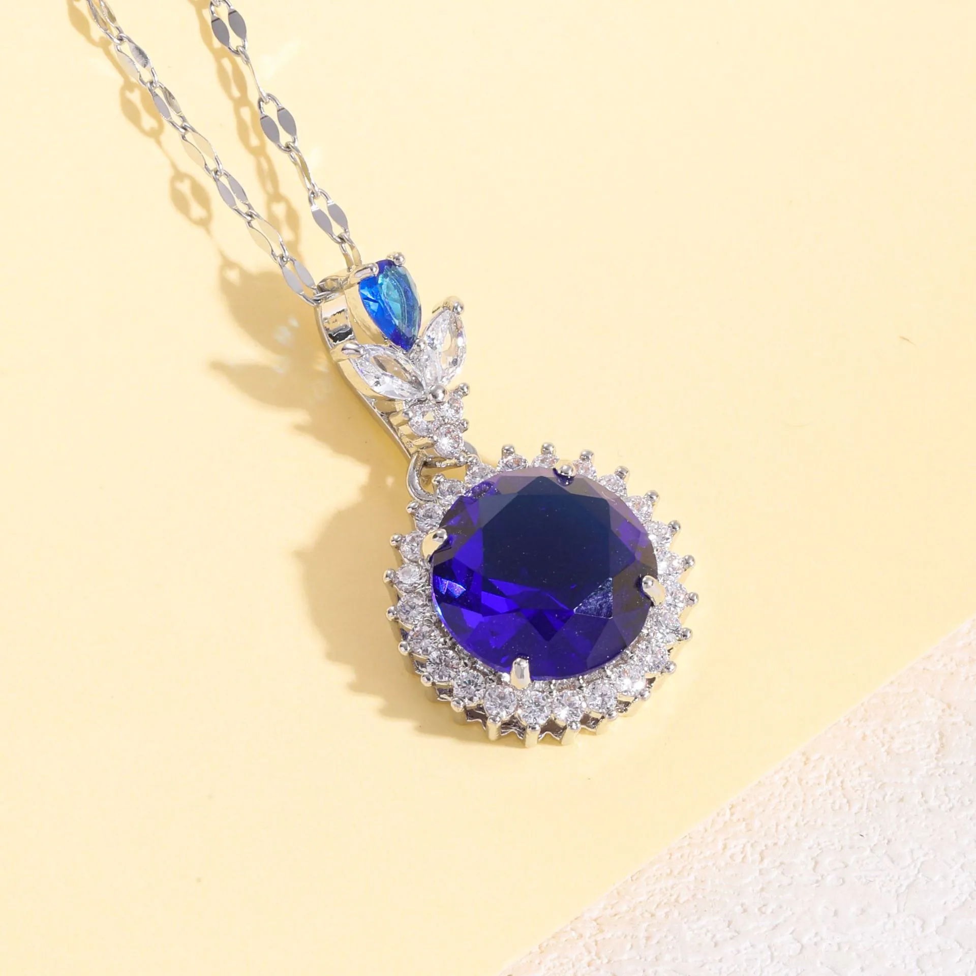 Kalung Safir Gaya Korea Jepang Baja Titanium Anting Bunga Desain Ceruk Wanita Perhiasan Cincin Berlian Penuh Klavikula C