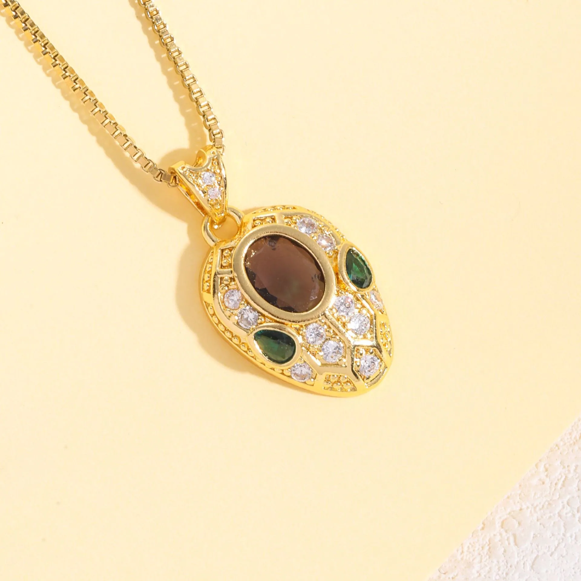 Kalung kepala ular zirkon mewah ringan anting-anting cincin wanita di Timur Tengah jualan panas 18K emas bersalut titanium ke