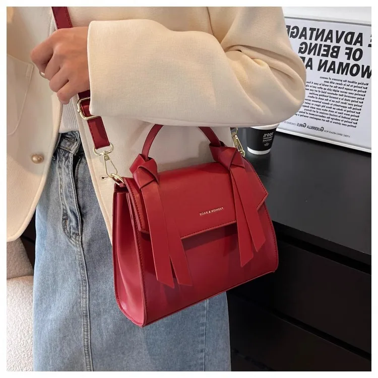 Beg Beg Wanita 2024 Baharu 2023 Beg Merah Niche Tekstur Premium Perkahwinan Pegang Tangan Beg Pengantin Perkahwinan Beg Perkahwinan 5
