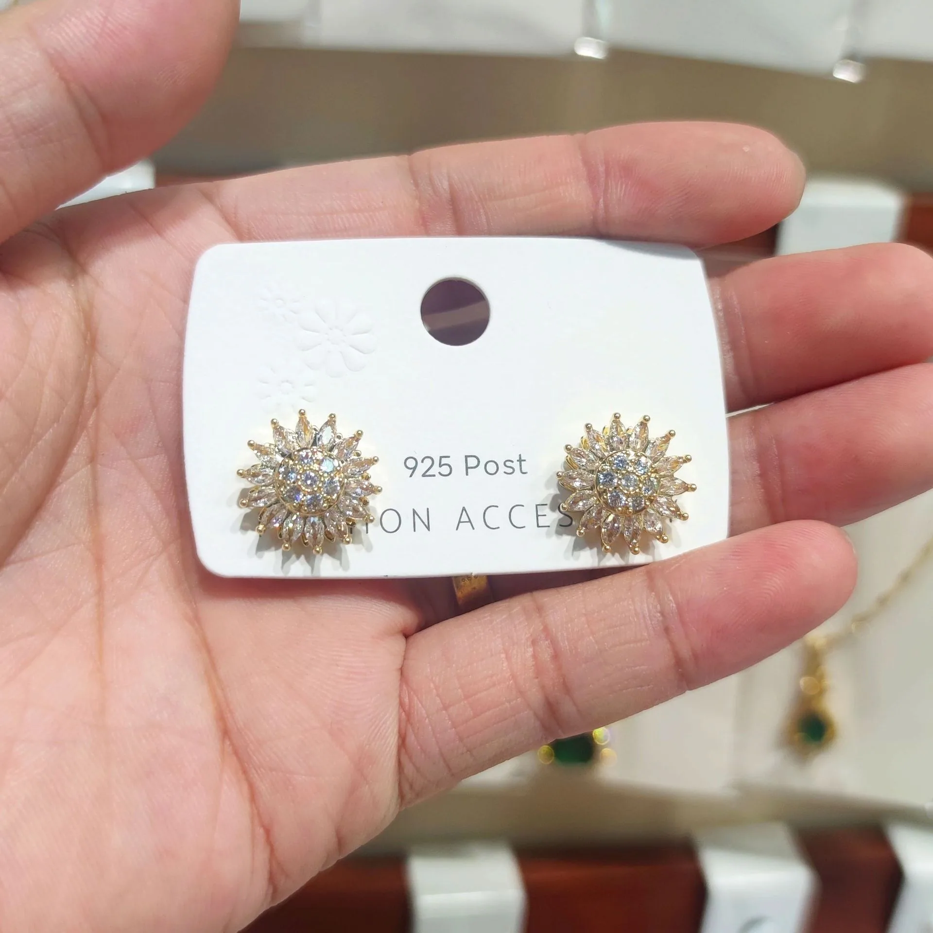 Beliebte Rota-Sonnenblumen-Halskette für Damen mit Mikro-Intarsien mit Diamanten, Nischendesign, einfache Mode, Direktverkauf ab Werk 4