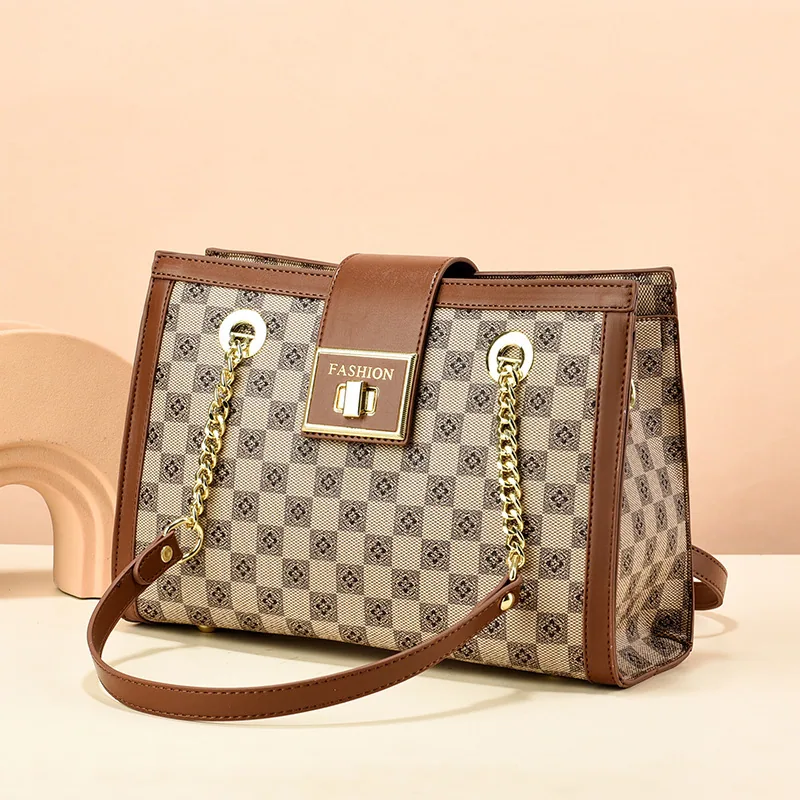 The new summer 2024 simple and fashionable checkerboard one-shoulder crossbody high-end foreign style chain bag