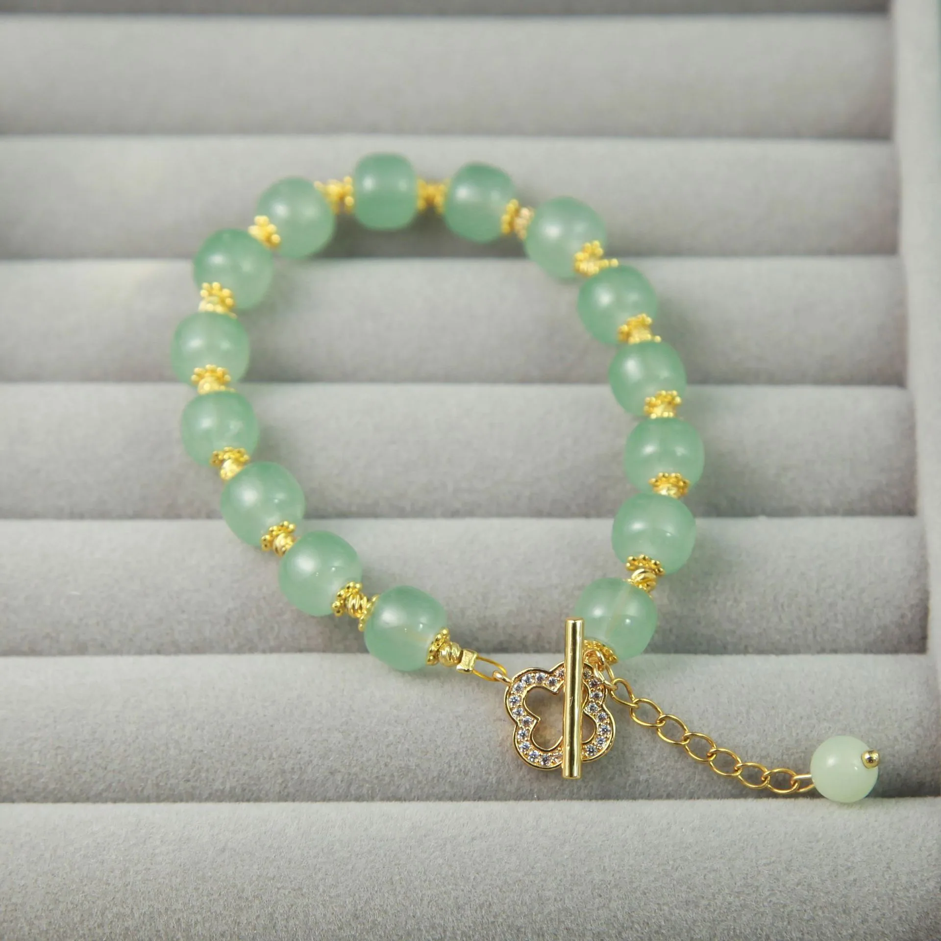 Xiaohongshu has the same national style four-leaf clover one-word buckle gold silk bell bracelet niche palace design to give gif - Bracelets & Bangles 7