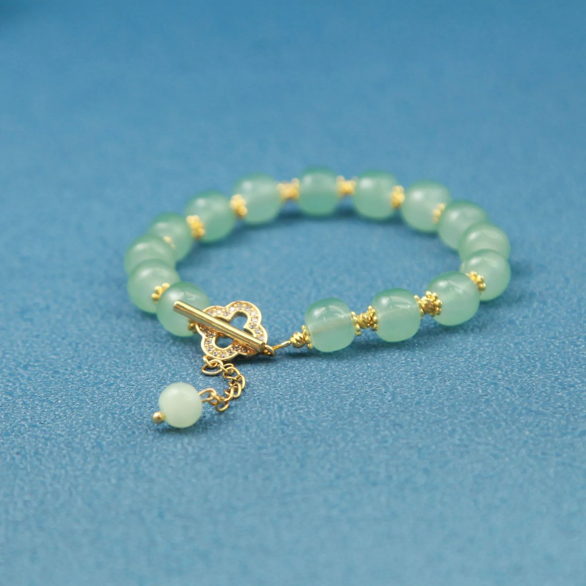 Xiaohongshu has the same national style four-leaf clover one-word buckle gold silk bell bracelet niche palace design to give gif - Bracelets & Bangles 6