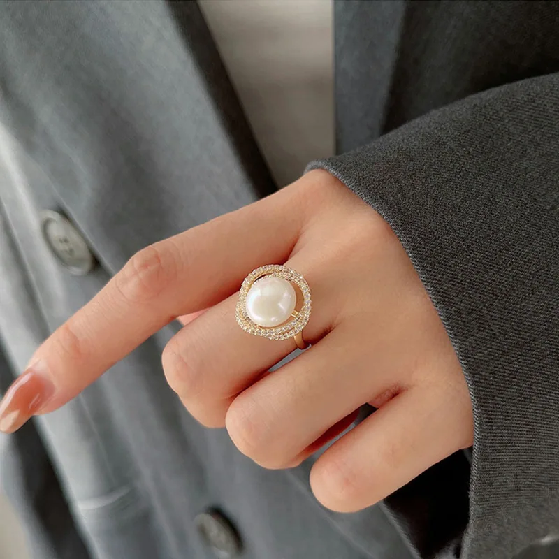 Koreanische Version des Perlenrings für Damen, leichter Luxus, einfache Nische, vielseitiger High-End-Sinn, leicht eingelegter Zirkon-Live-Adjus-Ring 7