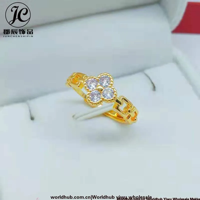แหวนโคลเวอร์สี่ใบใหม่ประณีตและระดับไฮเอนด์ฝังด้วยเพทายดอกไม้สดขนาดเล็กเปิดแหวนนิ้วชี้ adjus