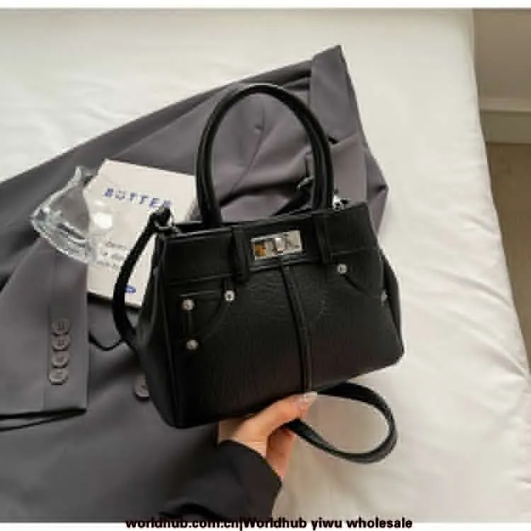 Xiaohongshu Internet Celebrity 2024 New Versatile Retro Versatile Lock Buckle Handbag One-Shoulder Fashion Crossbody Bag Women's