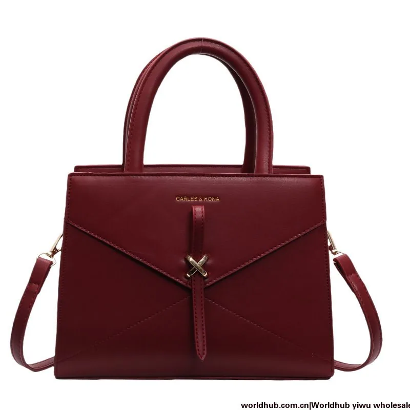 High-end handheld red bag women's 2024 new autumn/winter fashion wedding bag large-capacity crossbody commuter tote bag
